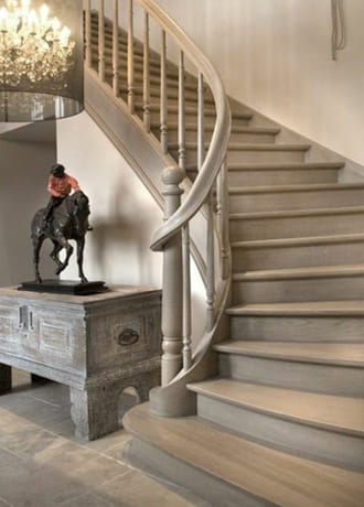 Отделка бетонной лестницы в частном доме Санкт-Петербург | столярная мастерская «БукДуб»