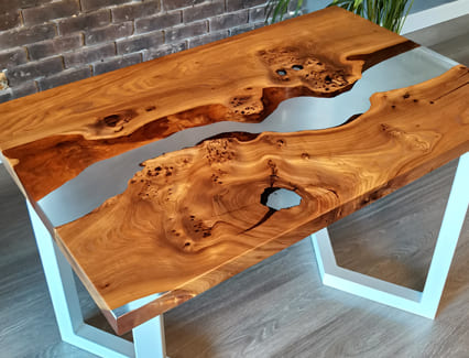 Современные красивые столы из дерева