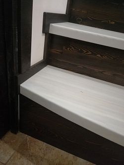 Отделка металлической лестницы лиственницей от производителя